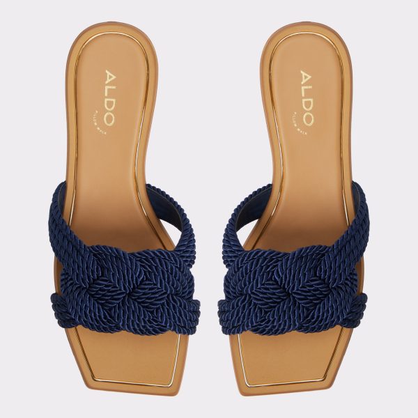 Karlie - Image 6
